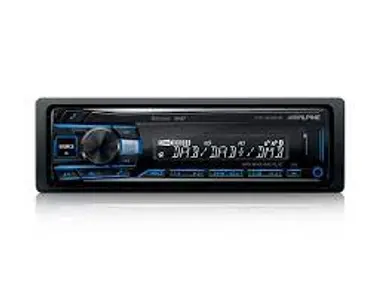 3 SALIDAS DE PRE-OUT, ENTRADA USB Y